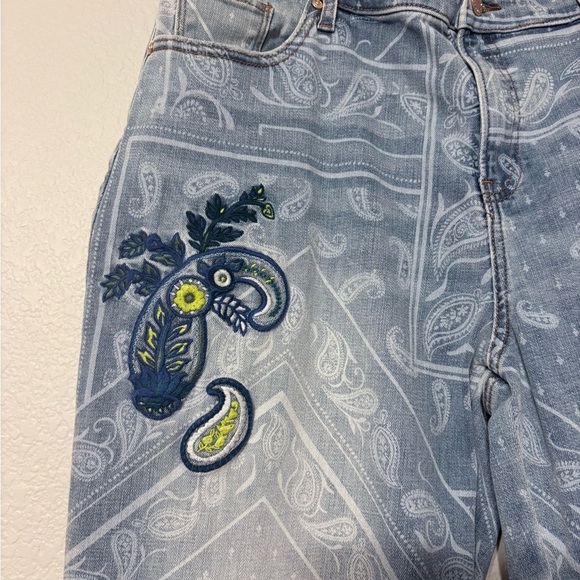 Chico’s Paisley Applique Cropped Jeans - Light Blue. Embroidered, Soft, Stretchy - Picture 5 of 16